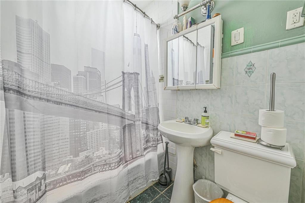 Brooklyn, New York, 11220, United States, 5 Bedrooms Bedrooms, ,3 BathroomsBathrooms,Residential,Active,1867909