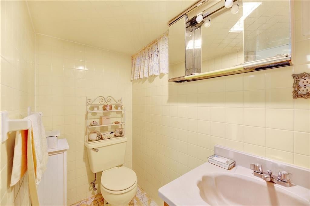 Brooklyn, New York, 11209, United States, ,2 BathroomsBathrooms,Residential,Active,1704152