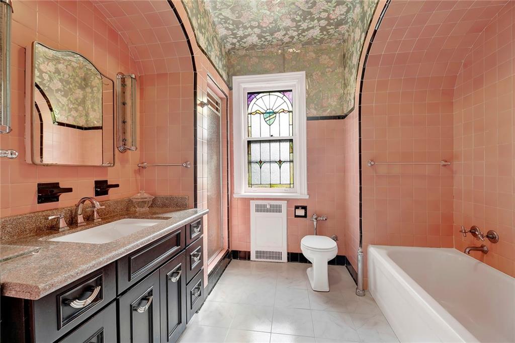 Brooklyn, New York, 11209, United States, 4 Bedrooms Bedrooms, ,4 BathroomsBathrooms,Residential,Active,1945085