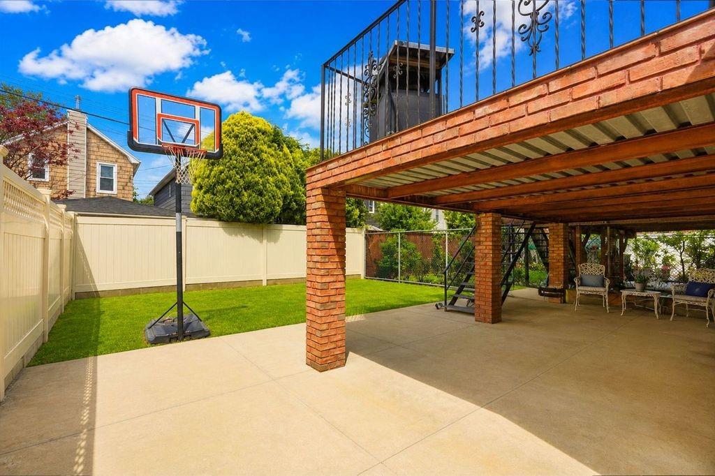 Brooklyn, New York, 11229, United States, 6 Bedrooms Bedrooms, ,4 BathroomsBathrooms,Residential,Active,2051996