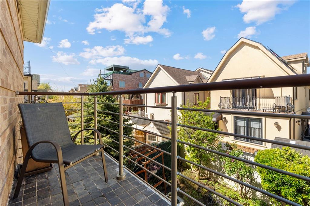 Brooklyn, New York, 11235, United States, 3 Bedrooms Bedrooms, ,3 BathroomsBathrooms,Residential,Active,2043829