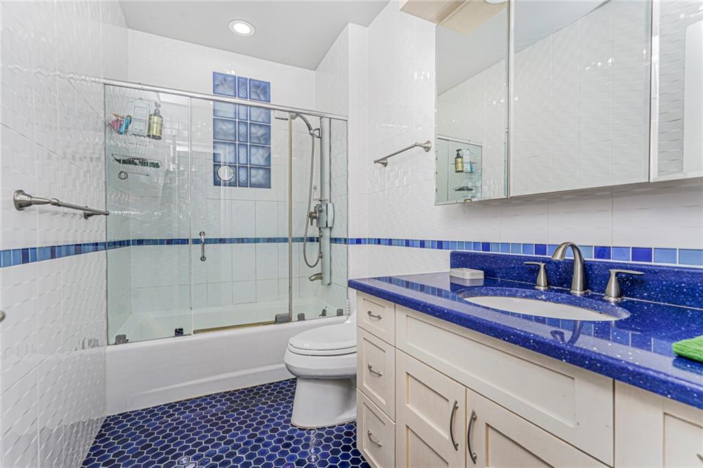 Brooklyn, New York, 11209, United States, 5 Bedrooms Bedrooms, ,4 BathroomsBathrooms,Residential,Active,1969641