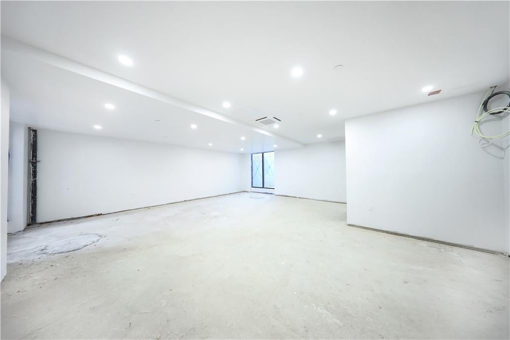 Flushing, New York, 11358, United States, ,Commercial,Active,1945081