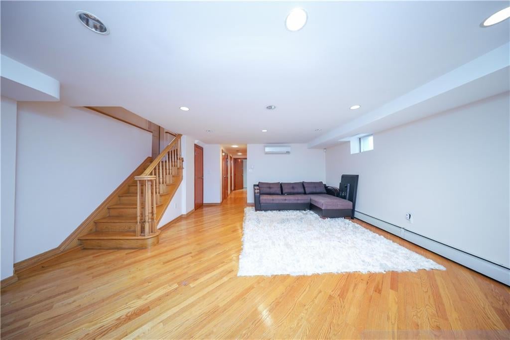 Brooklyn, New York, 11235, United States, 4 Bedrooms Bedrooms, ,4 BathroomsBathrooms,Residential,Active,1702088