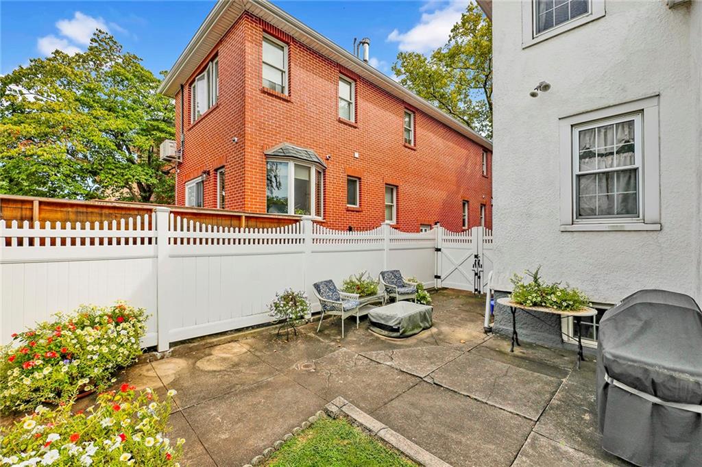 Brooklyn, New York, 11209, United States, 3 Bedrooms Bedrooms, ,3 BathroomsBathrooms,Residential,Active,1927679
