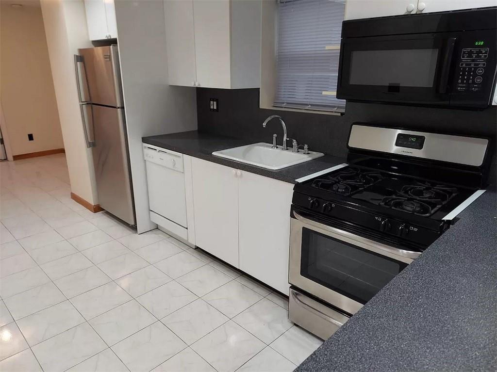 Brooklyn, New York, 11223, United States, 4 Bedrooms Bedrooms, ,3 BathroomsBathrooms,Residential,Active,2007349