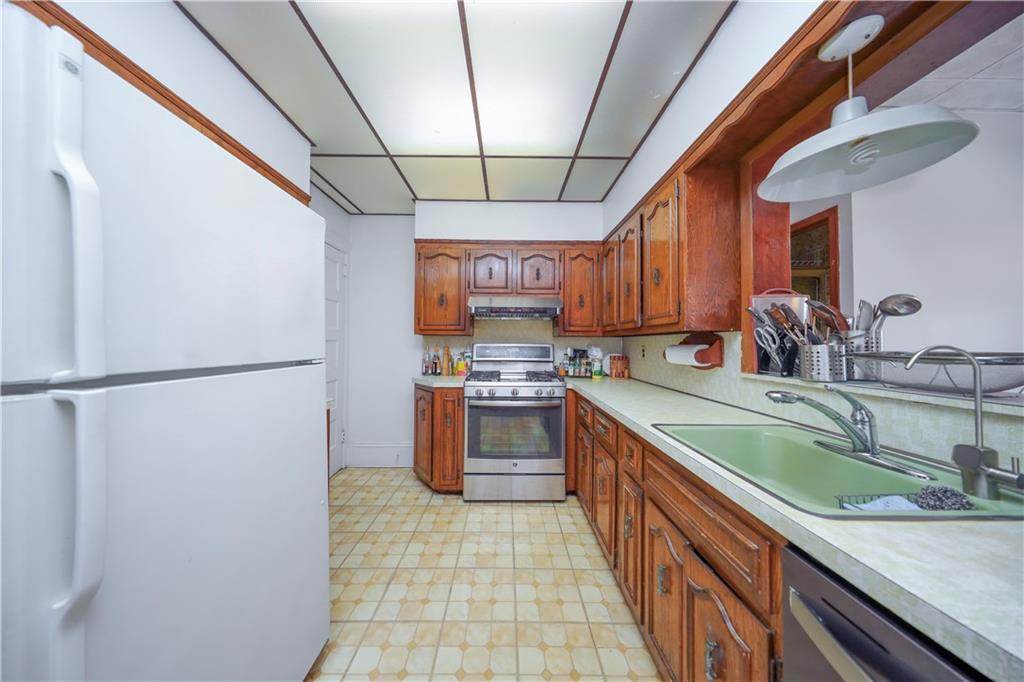 Brooklyn, New York, 11204, United States, ,5 BathroomsBathrooms,Residential,Active,1761601