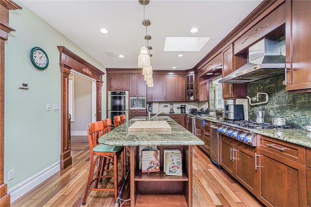 Brooklyn, New York, 11209, United States, 5 Bedrooms Bedrooms, ,4 BathroomsBathrooms,Residential,Active,1969641