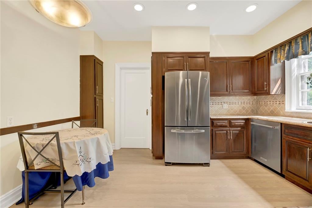 Brooklyn, New York, 11209, United States, 4 Bedrooms Bedrooms, ,4 BathroomsBathrooms,Residential,Active,1945085