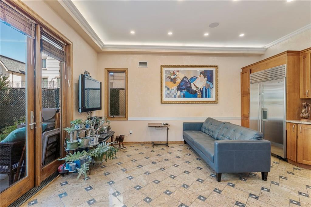 Brooklyn, New York, 11235, United States, 3 Bedrooms Bedrooms, ,3 BathroomsBathrooms,Residential,Active,2043829