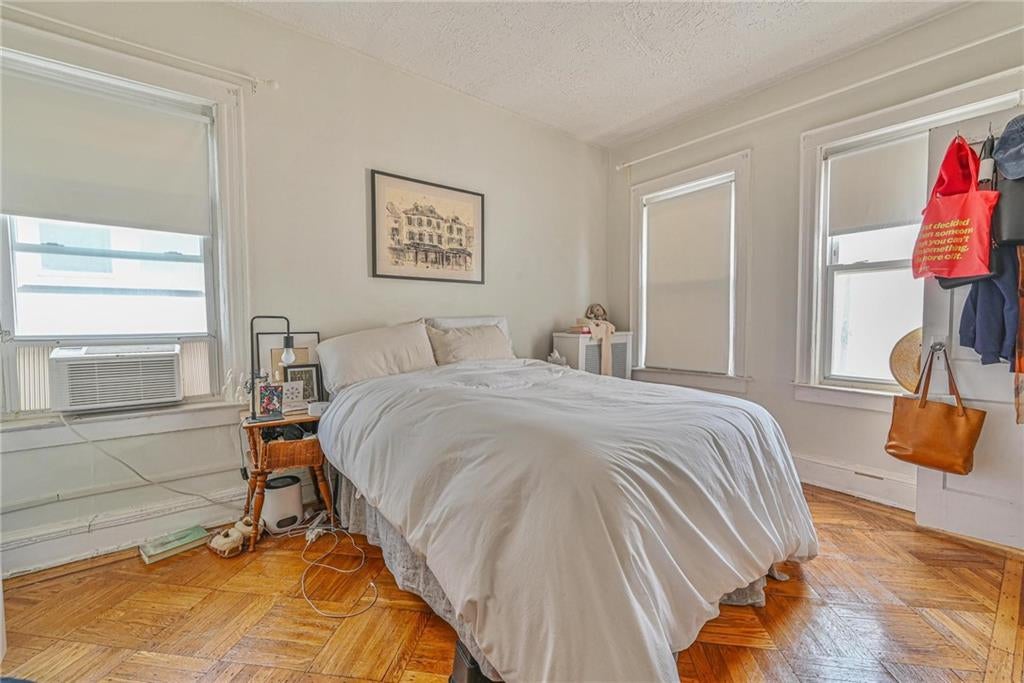 Brooklyn, New York, 11220, United States, 5 Bedrooms Bedrooms, ,3 BathroomsBathrooms,Residential,Active,1867909