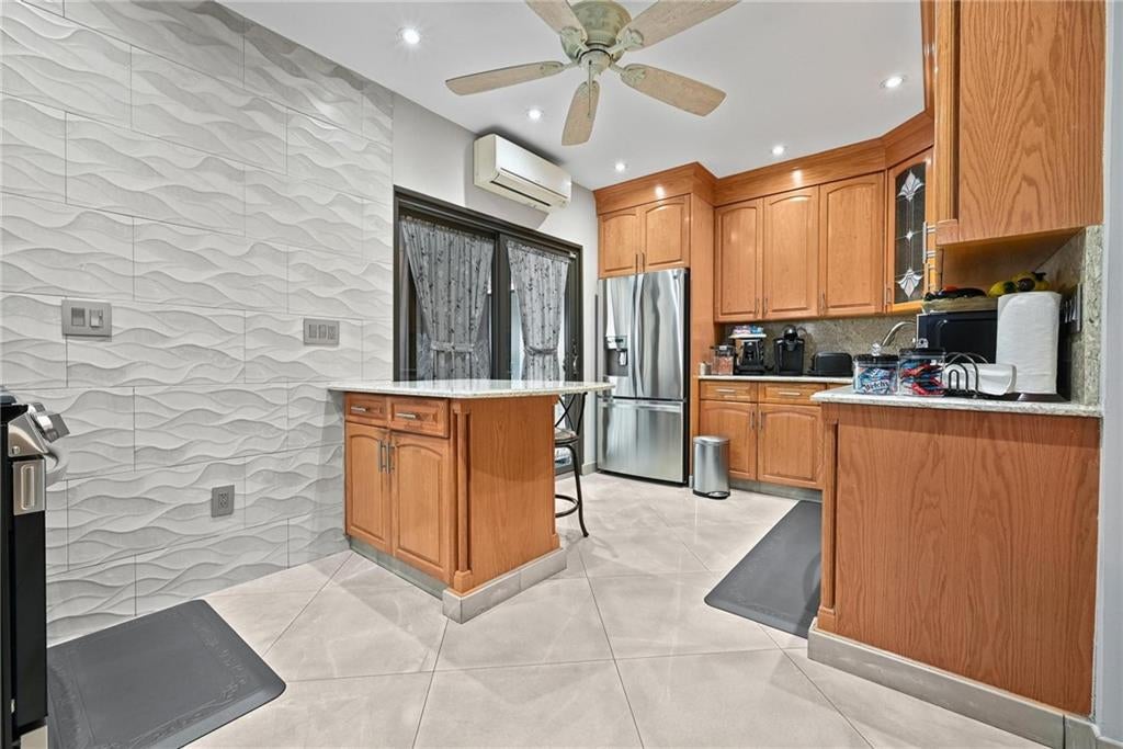 Brooklyn, New York, 11204, United States, 3 Bedrooms Bedrooms, ,2 BathroomsBathrooms,Residential,Active,1954030