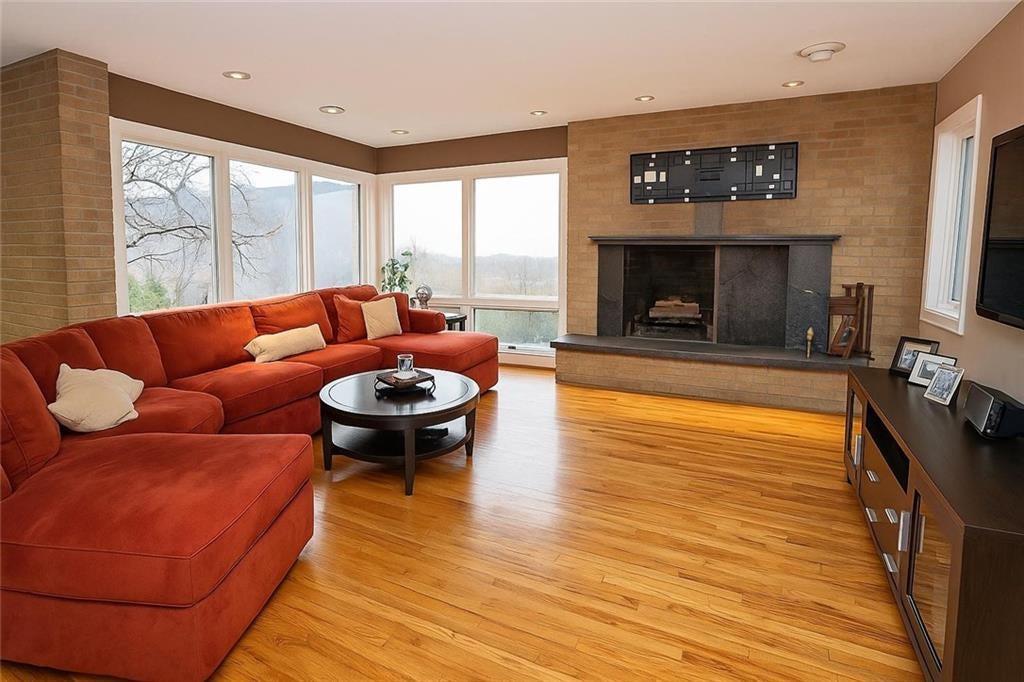 Staten Island, New York, 10301, United States, 3 Bedrooms Bedrooms, ,3 BathroomsBathrooms,Residential,Active,1972141