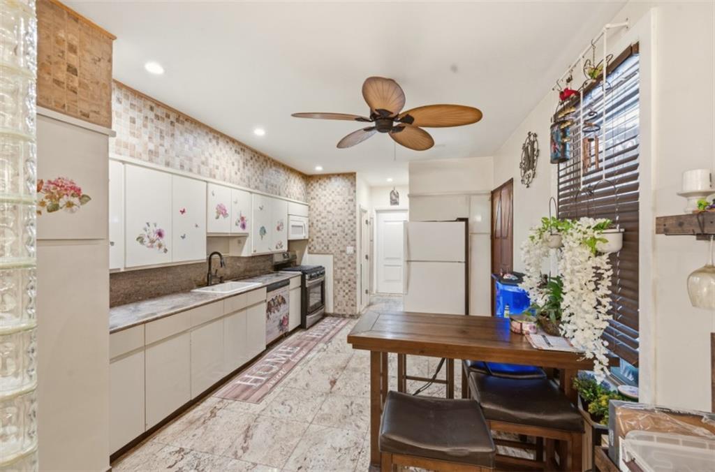 Brooklyn, New York, 11223, United States, 3 Bedrooms Bedrooms, ,3 BathroomsBathrooms,Residential,Active,2044180