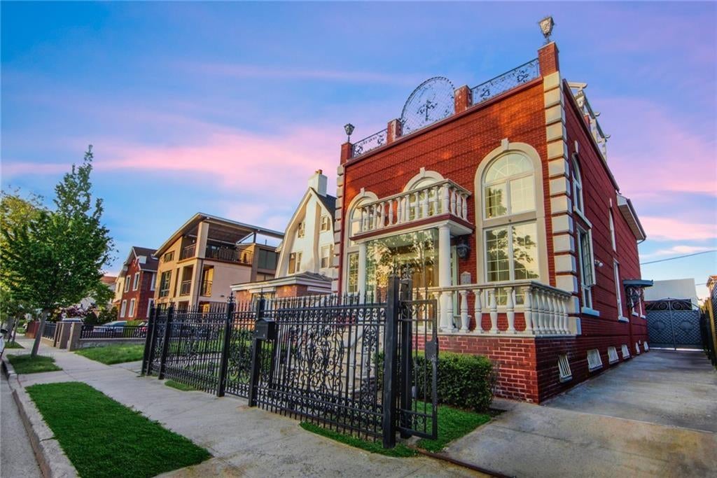 Brooklyn, New York, 11235, United States, 3 Bedrooms Bedrooms, ,5 BathroomsBathrooms,Residential,Active,1912813