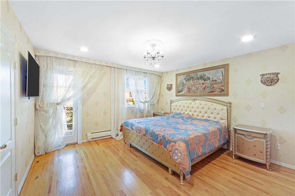 Brooklyn, New York, 11235, United States, 3 Bedrooms Bedrooms, ,5 BathroomsBathrooms,Residential,Active,1912813