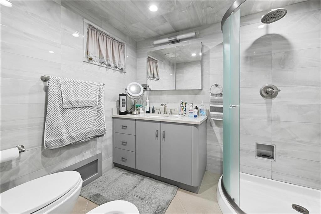 Brooklyn, New York, 11204, United States, 3 Bedrooms Bedrooms, ,2 BathroomsBathrooms,Residential,Active,1954030