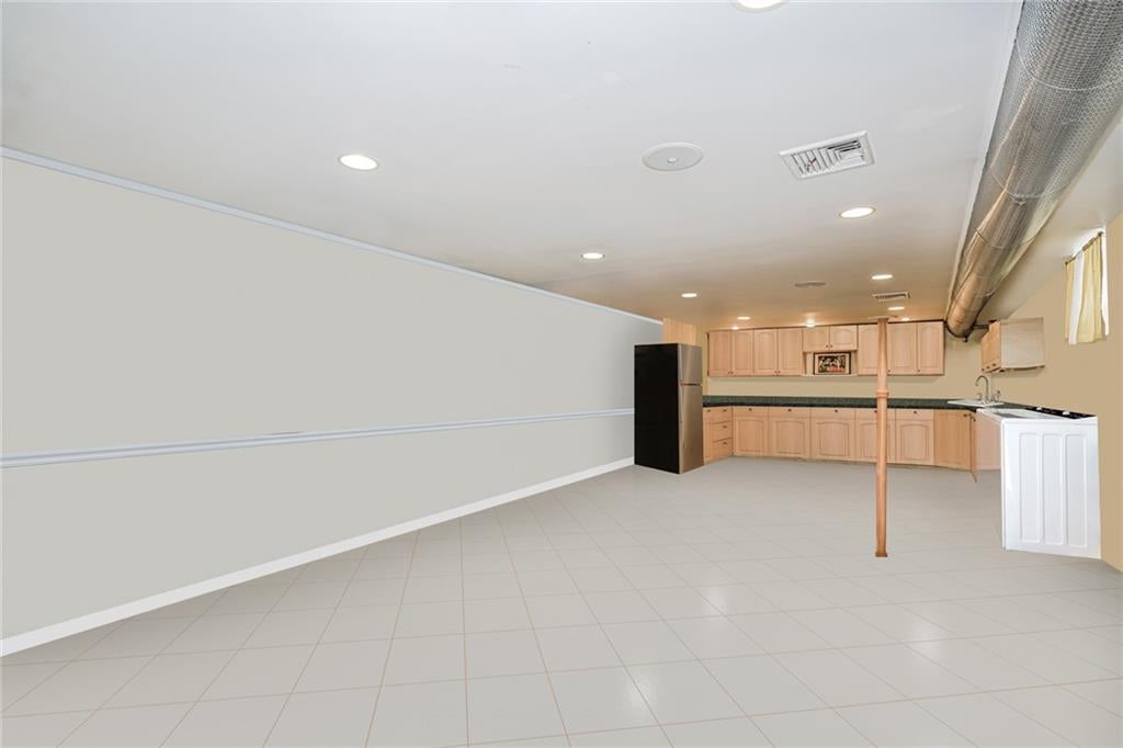 Brooklyn, New York, 11209, United States, 3 Bedrooms Bedrooms, ,2 BathroomsBathrooms,Residential,Active,1834476