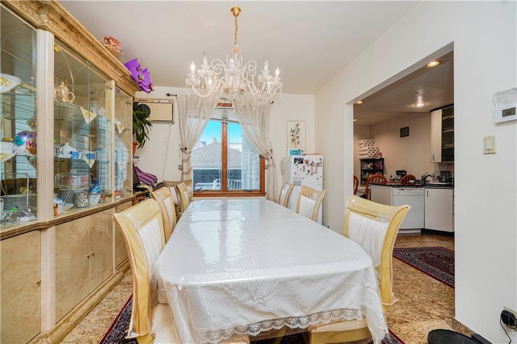 Brooklyn, New York, 11228, United States, 4 Bedrooms Bedrooms, ,3 BathroomsBathrooms,Residential,Active,1894180