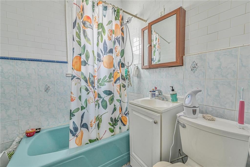 Brooklyn, New York, 11220, United States, 5 Bedrooms Bedrooms, ,3 BathroomsBathrooms,Residential,Active,1867909