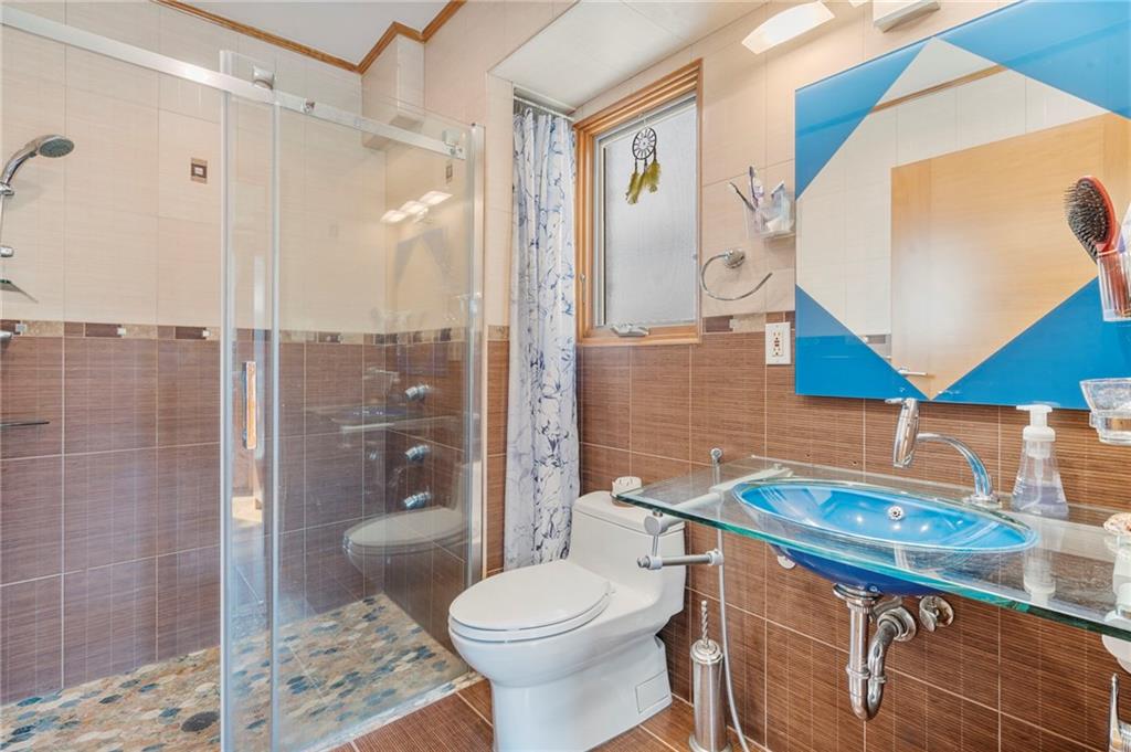 Brooklyn, New York, 11235, United States, 3 Bedrooms Bedrooms, ,3 BathroomsBathrooms,Residential,Active,2043829