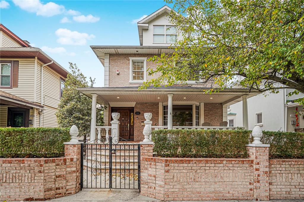 Brooklyn, New York, 11209, United States, 5 Bedrooms Bedrooms, ,4 BathroomsBathrooms,Residential,Active,1969641