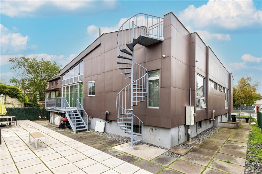 Brooklyn, New York, 11235, United States, 5 Bedrooms Bedrooms, ,5 BathroomsBathrooms,Residential,Active,1963250