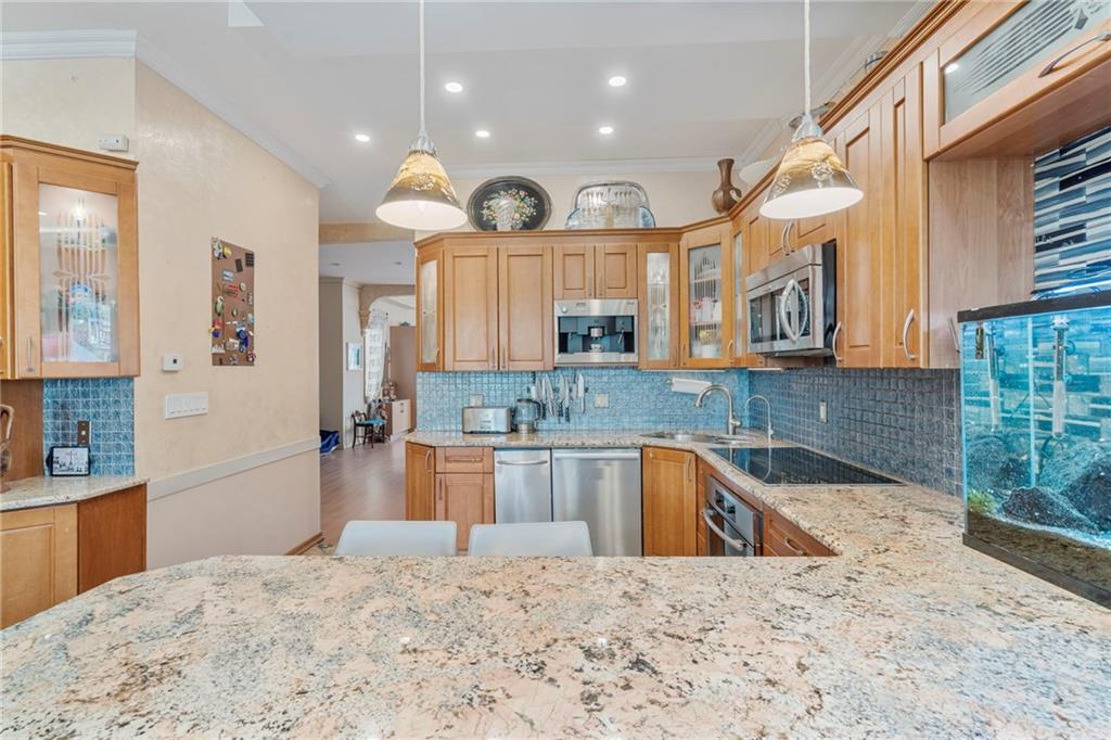 Brooklyn, New York, 11235, United States, 3 Bedrooms Bedrooms, ,3 BathroomsBathrooms,Residential,Active,2043829