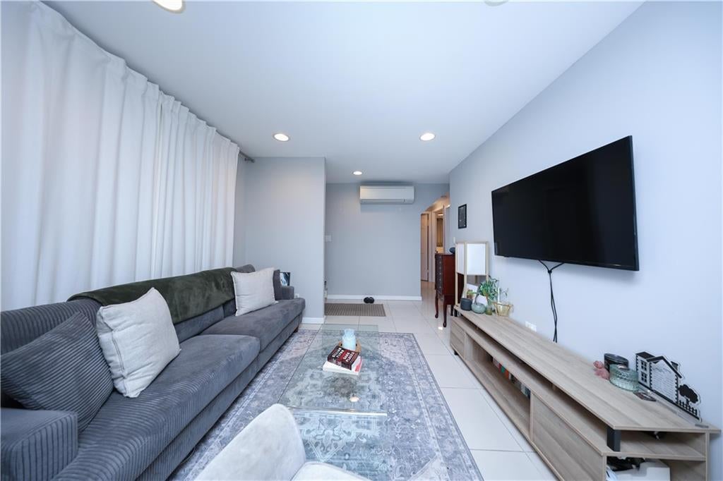 Brooklyn, New York, 11229, United States, 5 Bedrooms Bedrooms, ,3 BathroomsBathrooms,Residential,Active,1968110