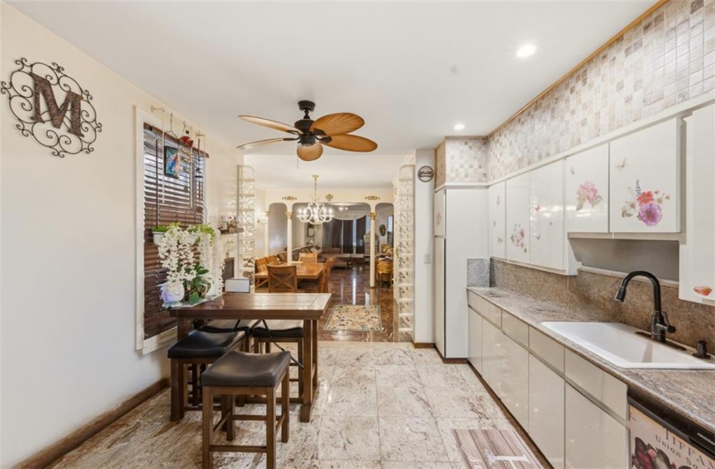 Brooklyn, New York, 11223, United States, 3 Bedrooms Bedrooms, ,3 BathroomsBathrooms,Residential,Active,2044180
