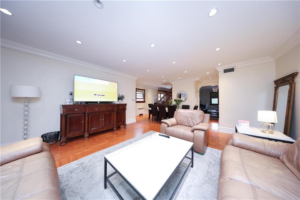 Brooklyn, New York, 11229, United States, 5 Bedrooms Bedrooms, ,3 BathroomsBathrooms,Residential,Active,1968110