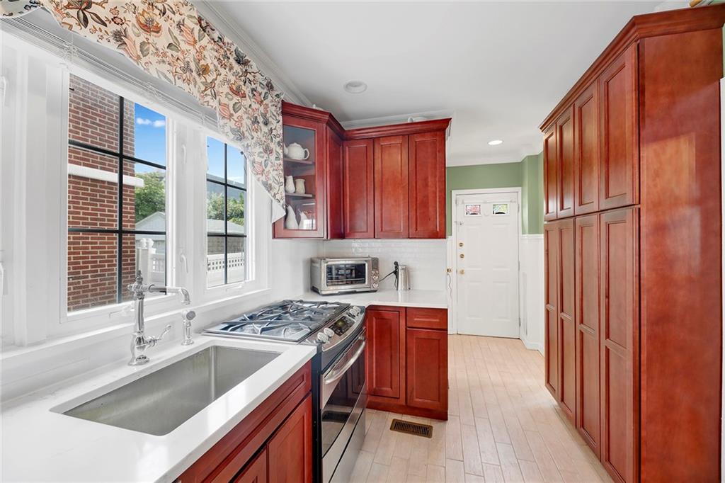 Brooklyn, New York, 11209, United States, 3 Bedrooms Bedrooms, ,4 BathroomsBathrooms,Residential,Active,1831775