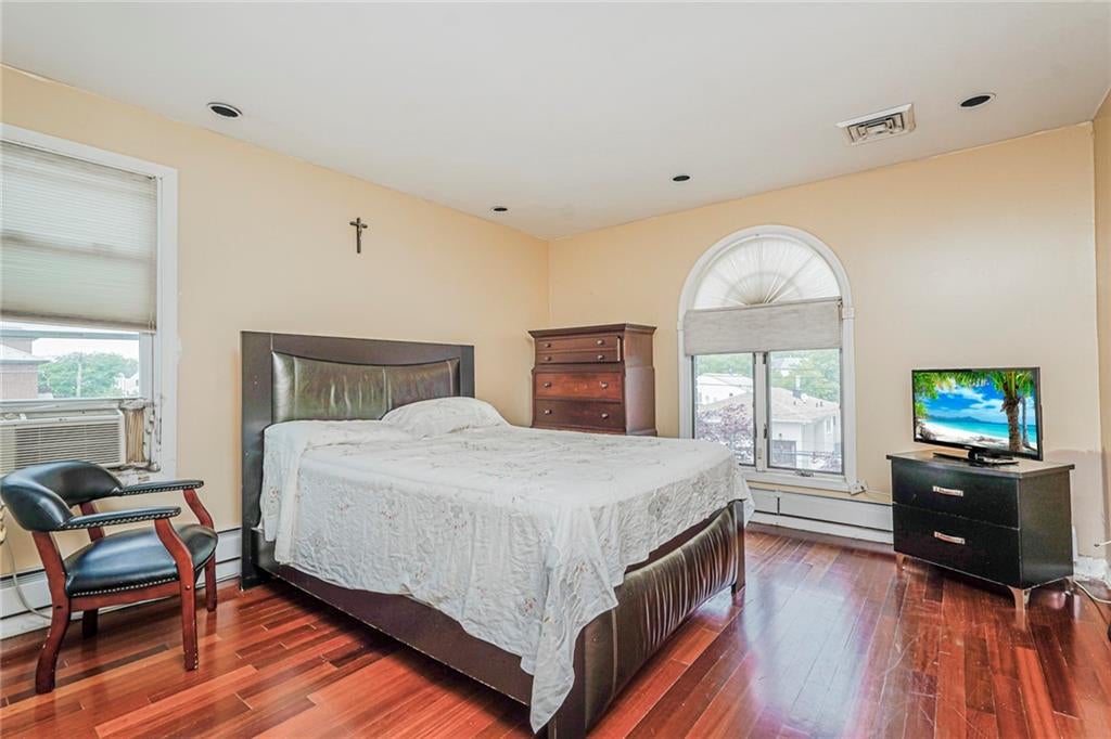 Brooklyn, New York, 11234, United States, 4 Bedrooms Bedrooms, ,7 BathroomsBathrooms,Residential,Active,1859380