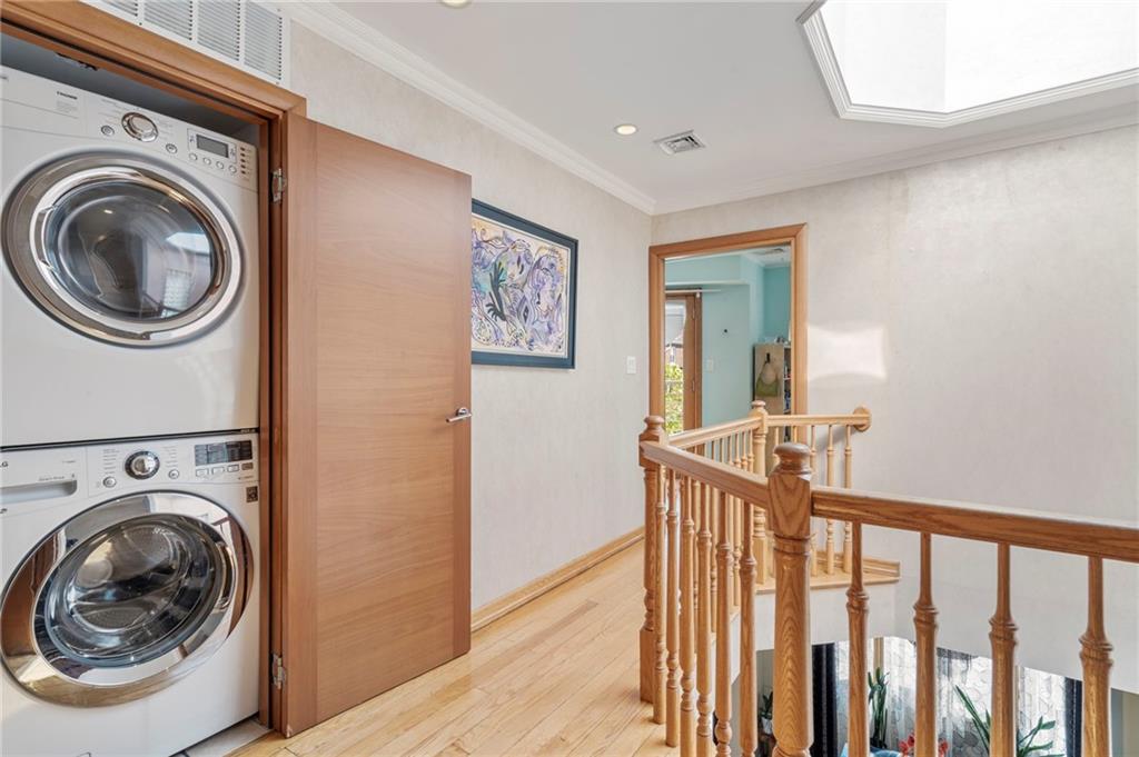 Brooklyn, New York, 11235, United States, 3 Bedrooms Bedrooms, ,3 BathroomsBathrooms,Residential,Active,2043829