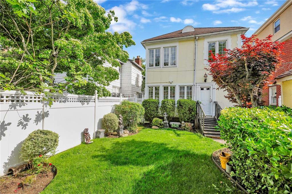 Brooklyn, New York, 11209, United States, 3 Bedrooms Bedrooms, ,4 BathroomsBathrooms,Residential,Active,1831775