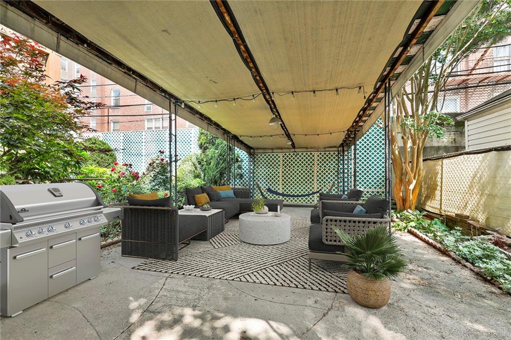 Brooklyn, New York, 11209, United States, 4 Bedrooms Bedrooms, ,4 BathroomsBathrooms,Residential,Active,1945085