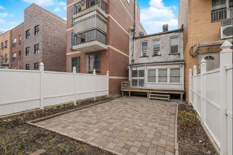 Brooklyn, New York, 11219, United States, 4 Bedrooms Bedrooms, ,3 BathroomsBathrooms,Residential,Active,2009183