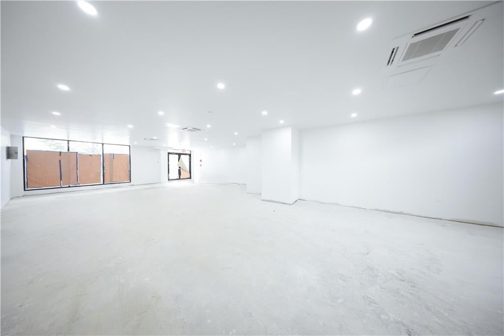 Flushing, New York, 11358, United States, ,Commercial,Active,1945081