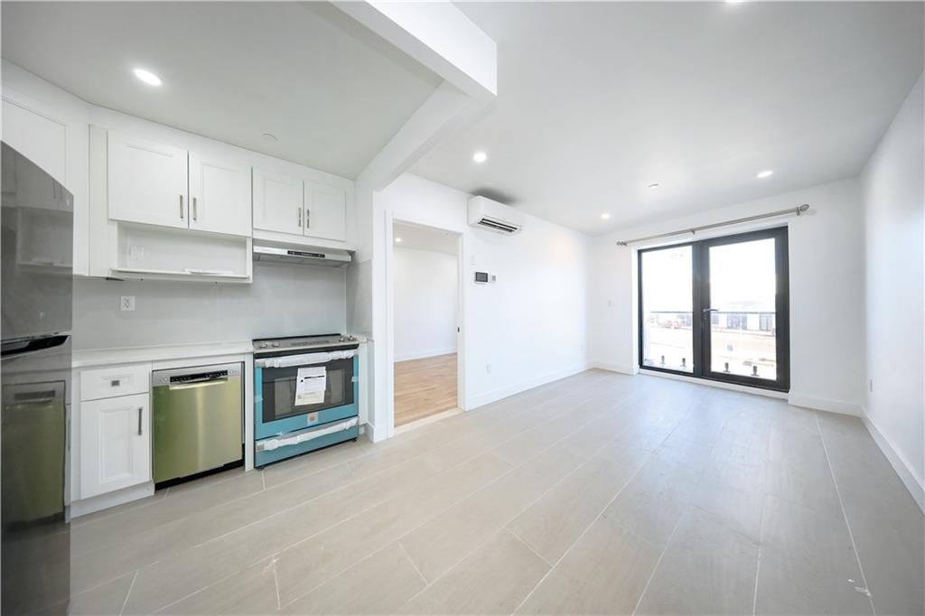 Flushing, New York, 11358, United States, ,Commercial,Active,1945081