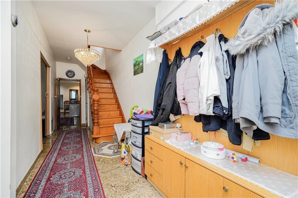 Brooklyn, New York, 11228, United States, 4 Bedrooms Bedrooms, ,3 BathroomsBathrooms,Residential,Active,1894180