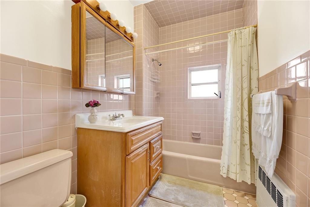 Brooklyn, New York, 11209, United States, ,2 BathroomsBathrooms,Residential,Active,1704152