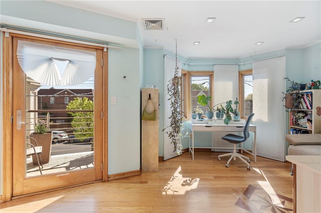 Brooklyn, New York, 11235, United States, 3 Bedrooms Bedrooms, ,3 BathroomsBathrooms,Residential,Active,2043829