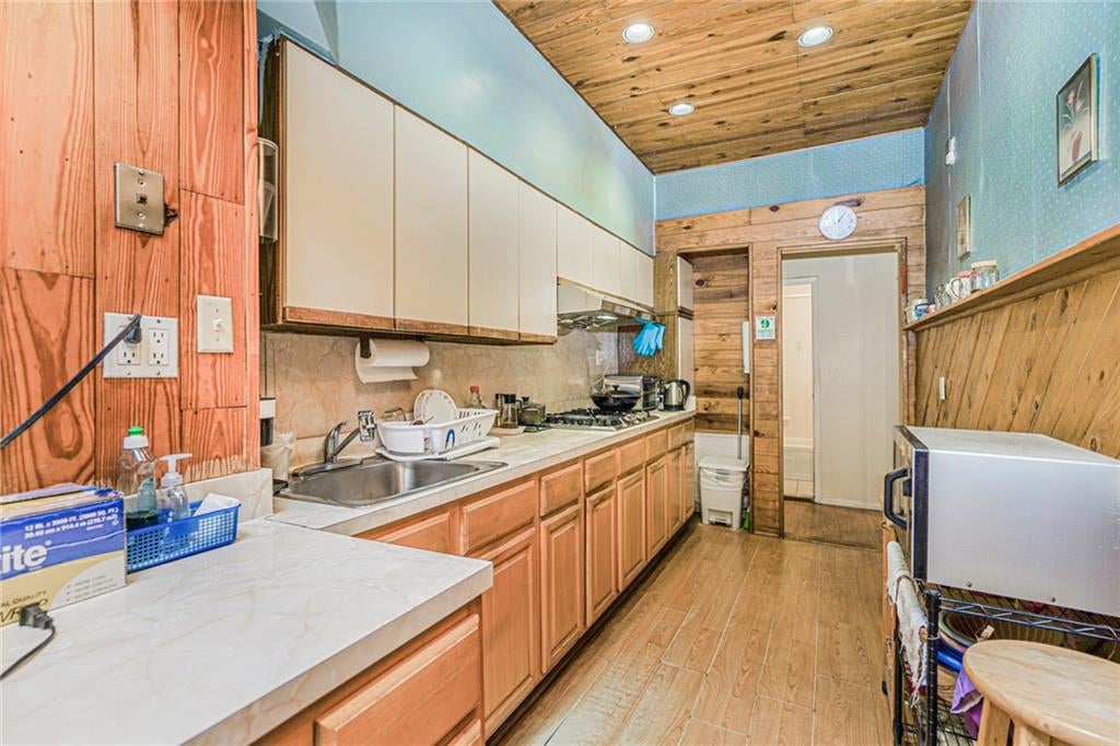 Brooklyn, New York, 11219, United States, 4 Bedrooms Bedrooms, ,3 BathroomsBathrooms,Residential,Active,2009183