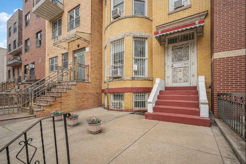 Brooklyn, New York, 11219, United States, 4 Bedrooms Bedrooms, ,3 BathroomsBathrooms,Residential,Active,2009183