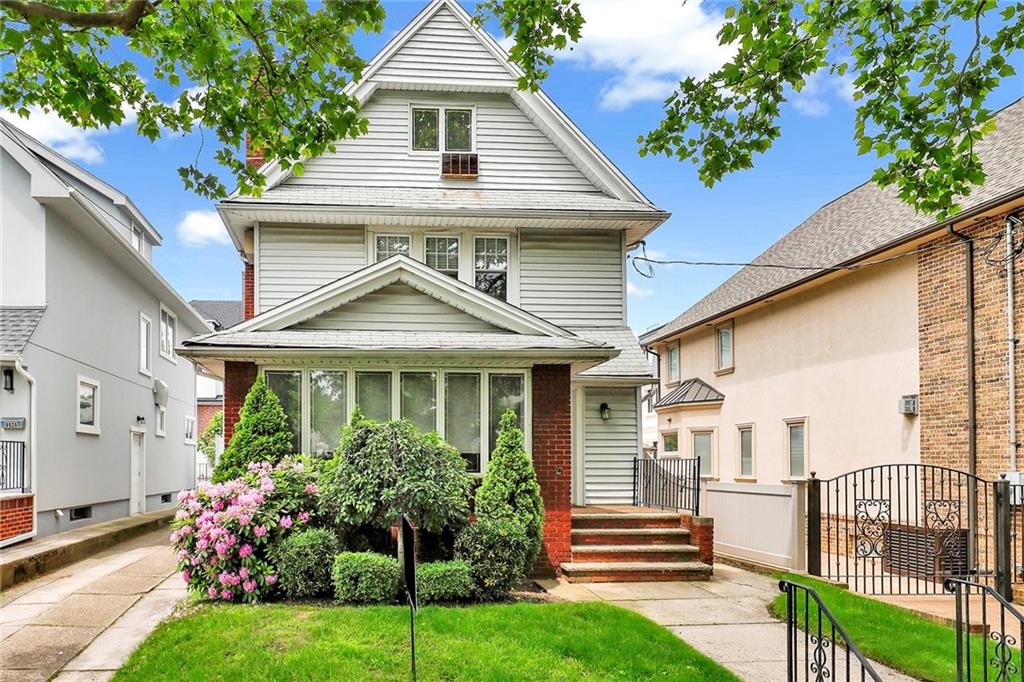 Brooklyn, New York, 11209, United States, 5 Bedrooms Bedrooms, ,3 BathroomsBathrooms,Residential,Pending,1832351