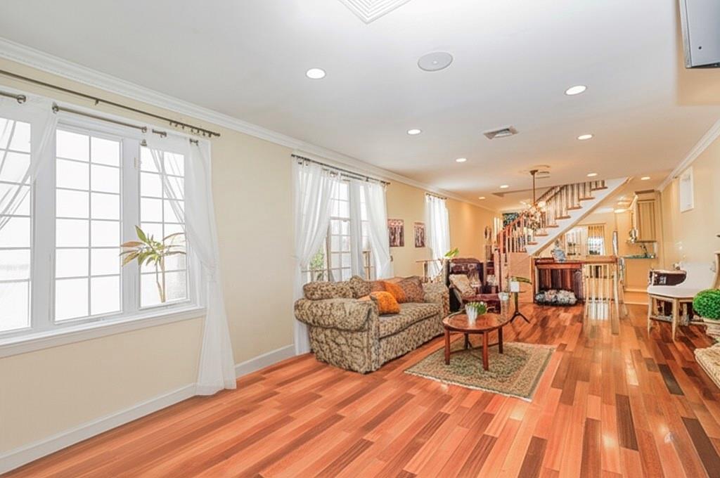Brooklyn, New York, 11209, United States, 3 Bedrooms Bedrooms, ,2 BathroomsBathrooms,Residential,Active,1834476