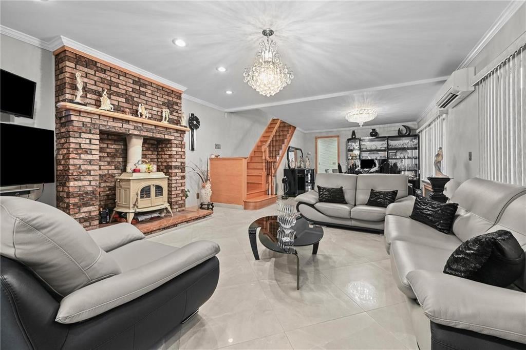 Brooklyn, New York, 11204, United States, 3 Bedrooms Bedrooms, ,2 BathroomsBathrooms,Residential,Active,1954030