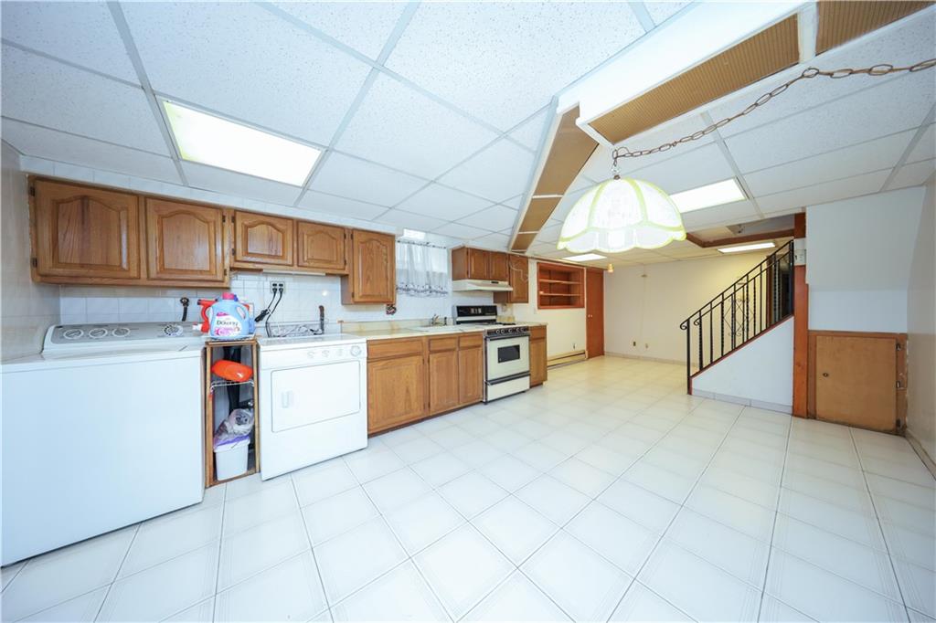 Brooklyn, New York, 11204, United States, ,5 BathroomsBathrooms,Residential,Active,1761601