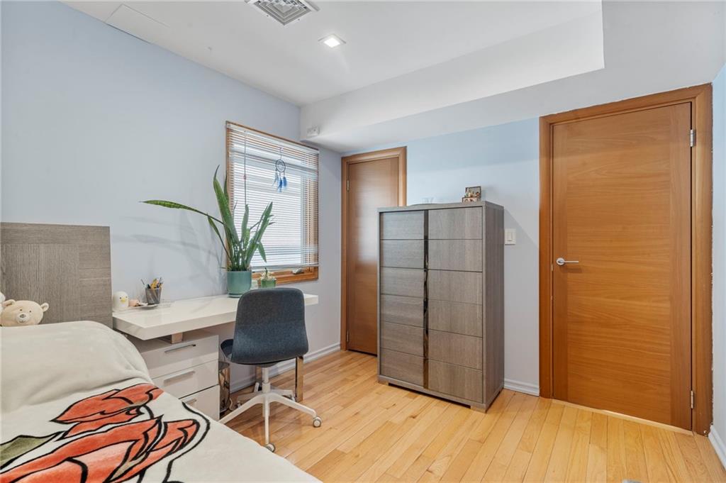 Brooklyn, New York, 11235, United States, 3 Bedrooms Bedrooms, ,3 BathroomsBathrooms,Residential,Active,2043829
