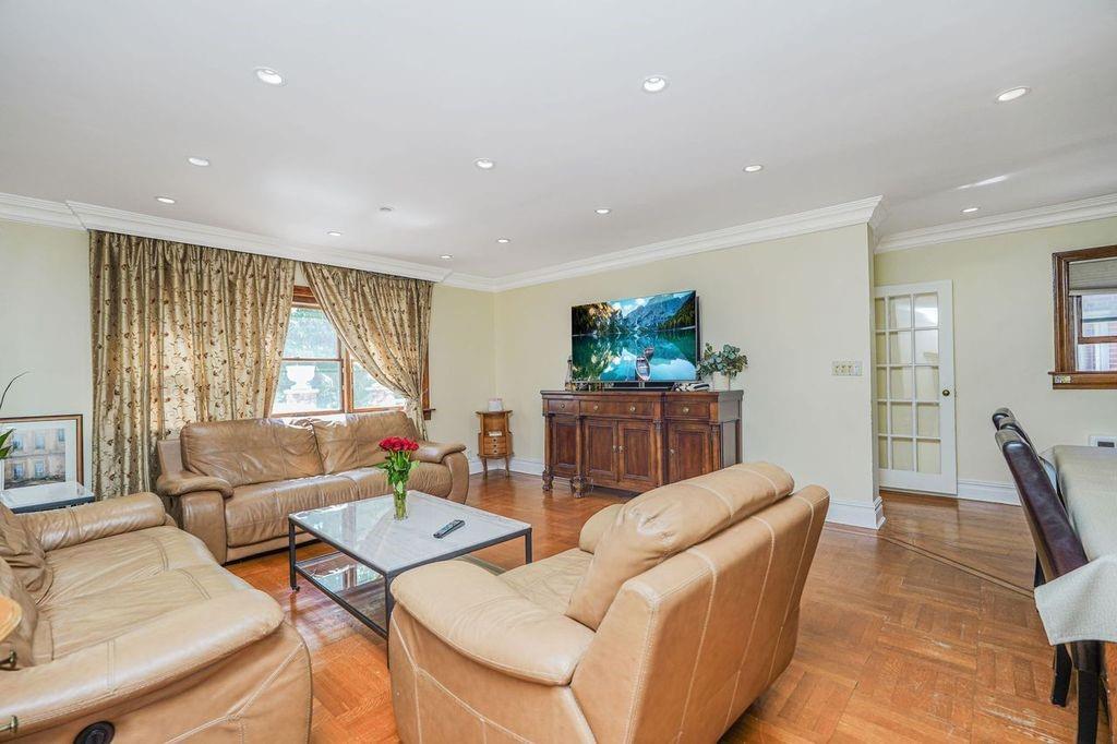 Brooklyn, New York, 11229, United States, 6 Bedrooms Bedrooms, ,4 BathroomsBathrooms,Residential,Active,2051996